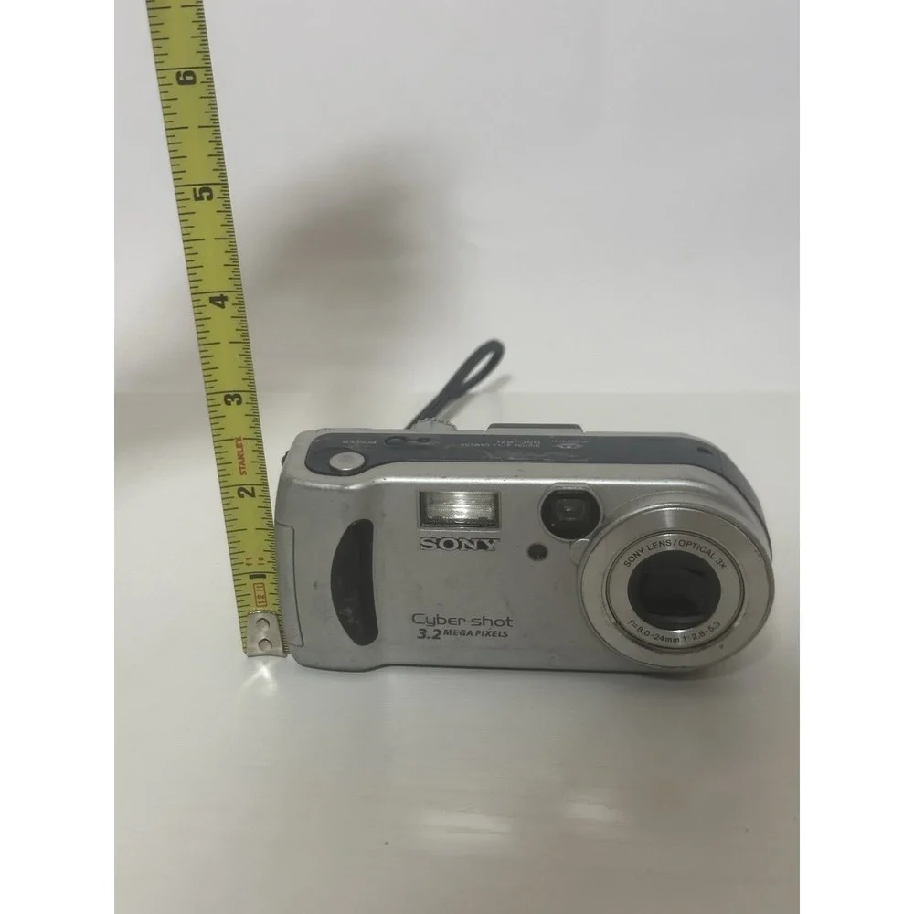 Sony Cyber-shot DSC-P71 digital camera For Parts